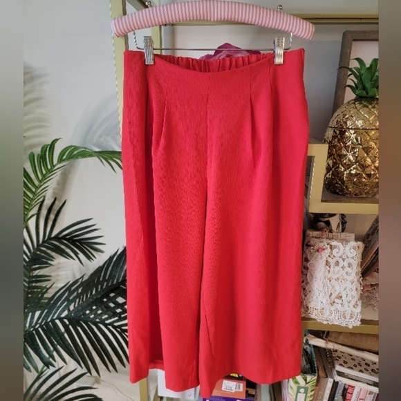 Potter's Pot Boutique Holiday Christmas Red Culotte Pants - Women's Size Medium - Picture 1 of 4